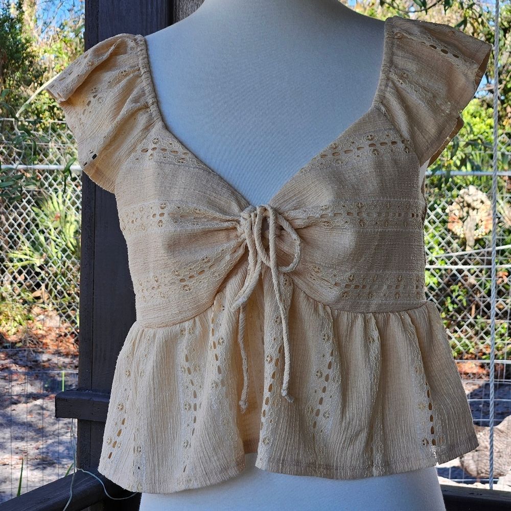 Urban Romantics Babydoll Crop Top Womens Size L Eyelet Tie Front Flutter Sleeve